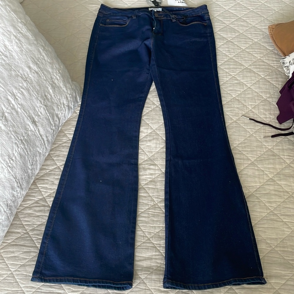 kendall & kylie kurvy mid rise jeans